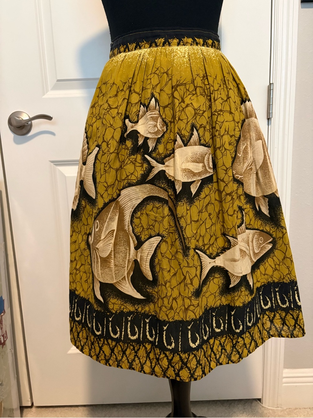 Tiki fish skirt Anthropologie VLV